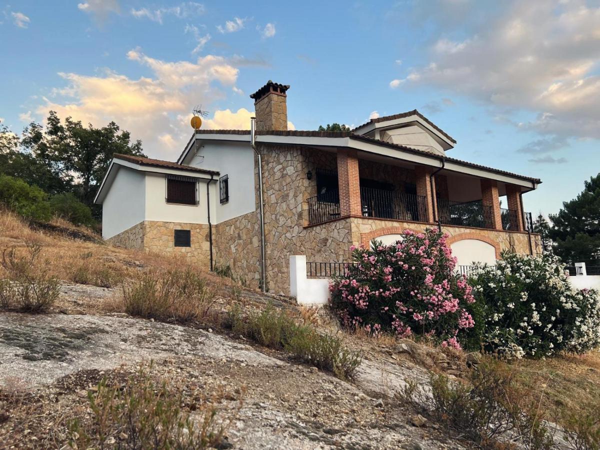 Casa Paco De Gredos Villa อาเรนัส เด ซานเปโดร ภายนอก รูปภาพ