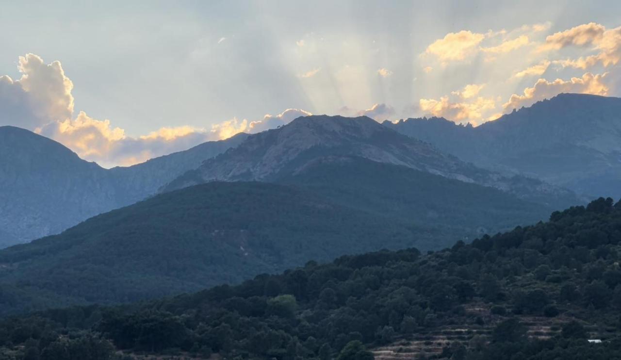 Casa Paco De Gredos Villa อาเรนัส เด ซานเปโดร ภายนอก รูปภาพ